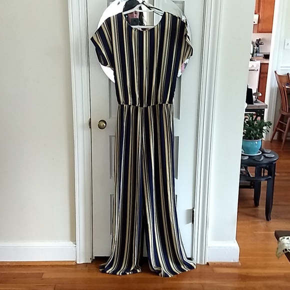 Jumper - Picture 2 of 2